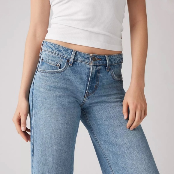 Levi's Low Rise Loose Jeans, Size 28 - Picture 6 of 17